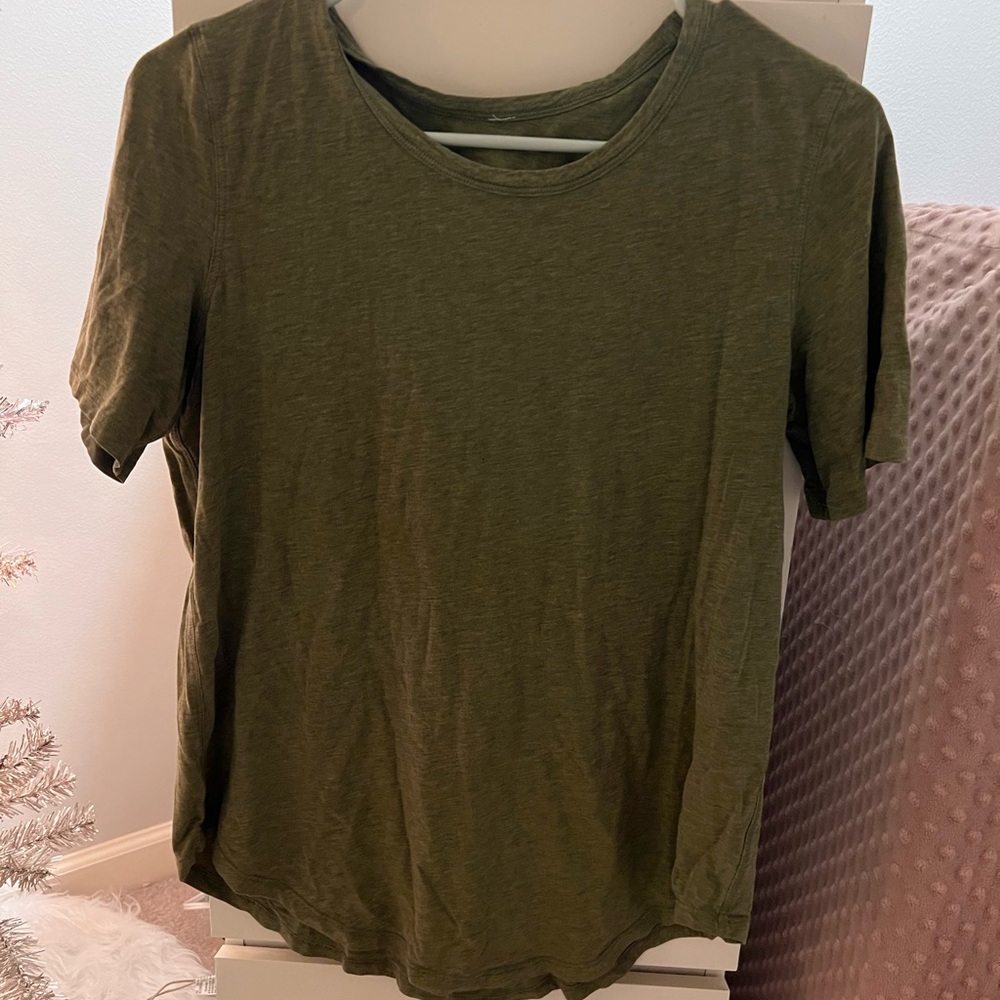 Lululemon tshirt